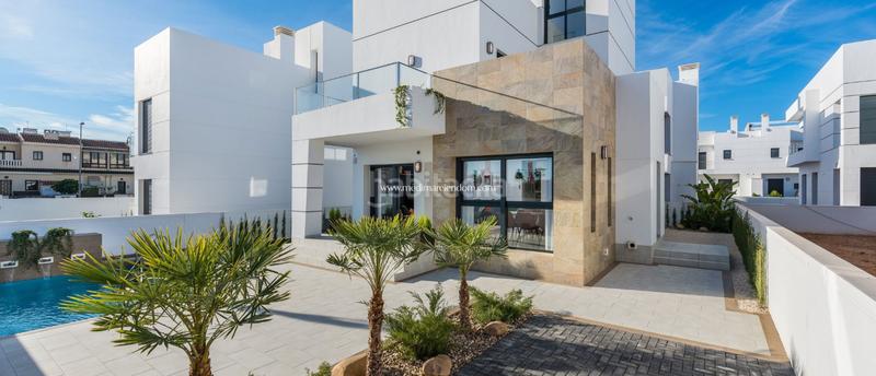 Foto 2c9e68f8-c2f5-40e7-b570-d3fe68e1000e. Xalet amb piscina a Centro Alcázares (Los)