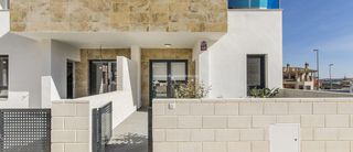 Casa adosada en Polop. Conjunto residencial formado por modernas villas y adosados si