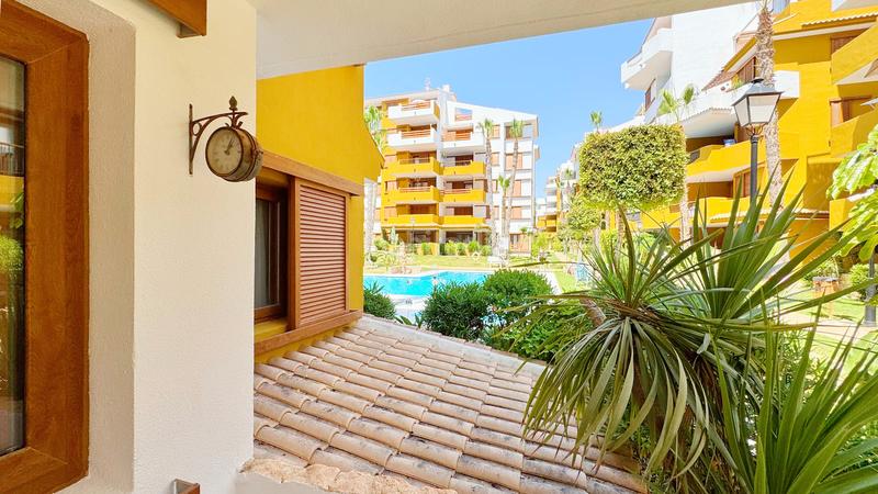 Foto f40c16d0-1326-4e42-8f8b-3d070d74d3de. Pis a Punta Prima Torrevieja