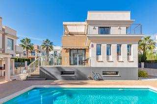 Casa en La Zenia. Villa de lujo en la zenia, orihuela costa.esta villa est situad