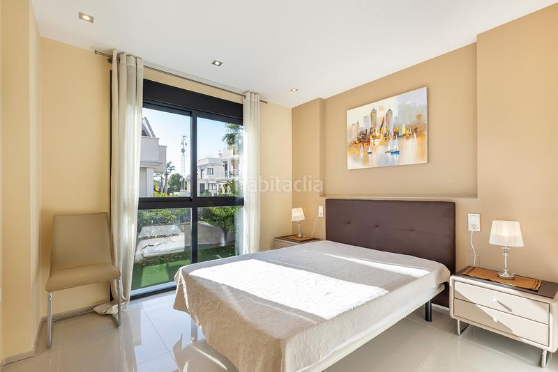 Foto c223da88-7a16-426d-bcf7-c60d6b2f99f0. Casa con piscina in La Zenia Orihuela