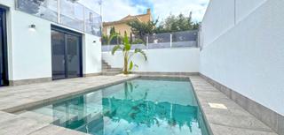 Casa en Los Balcones y los Altos. Descubra esta impresionante villa independiente de nueva constru