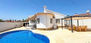 Casa a Rojales. Descubre esta preciosa villa de estilo mediterráneo, situada en