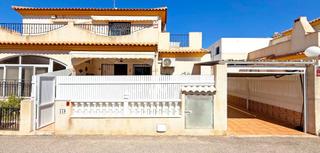 Casa a Playa Flamenca. Bienvenido a este encantador adosado situado en la codiciada urb