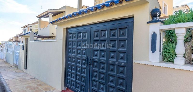 Foto a99ed679-94b4-41df-9b1a-83475f461f99. Casa amb piscina a San Miguel de Salinas