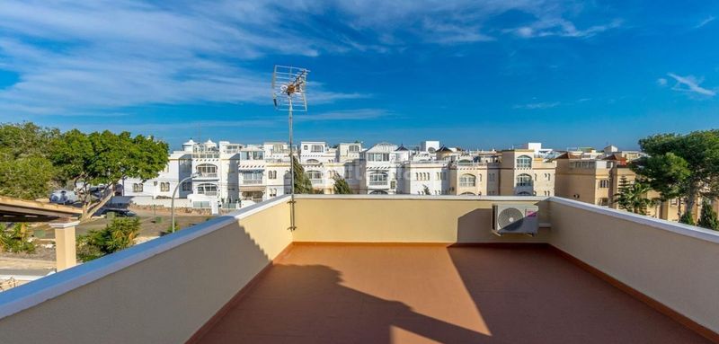 Foto b9c73519-3b76-4d27-9c6b-fe8971270d2c. Casa amb piscina a San Miguel de Salinas