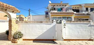 Planta baixa a Aguas Nuevas. Descubre este precioso bungalow en planta baja, completamente re