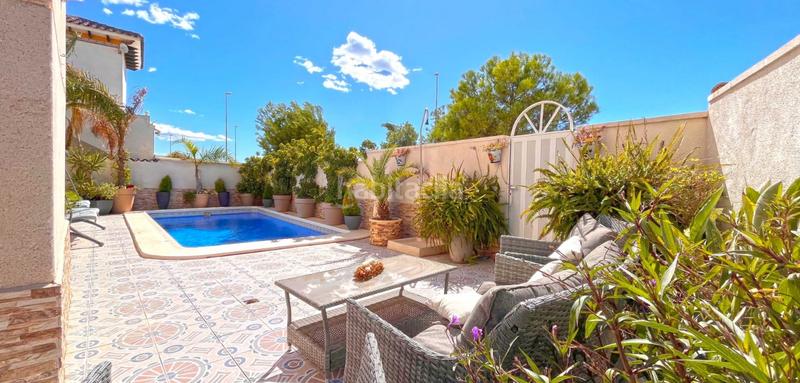 Foto 7ef24110-d2fd-461e-89ea-45c069f31a7d. Casa con piscina in La Zenia Orihuela