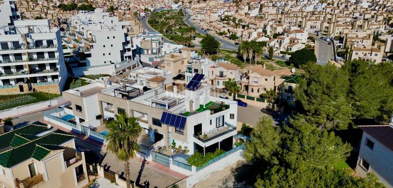 Foto f0e627ed-07ee-44b5-9662-9d67cc0cd732. Casa con piscina in Villamartín-Las Filipinas Orihuela