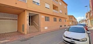 Planta baixa a San Pedro del Pinatar. Este hermoso apartamento en la planta baja, cuidadosamente mante