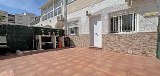 Rez-de-chaussée à Cabo Cervera. Descubre este encantador bungalow de 3 dormitorios y 1 baño, sit