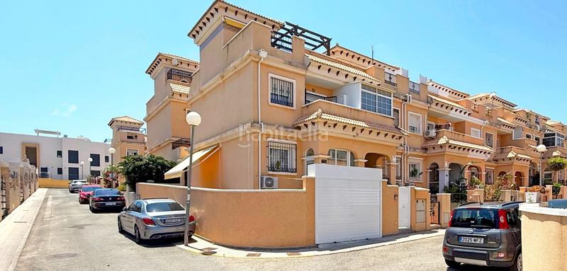 Foto 271d0f3b-0bbb-4e37-9141-4b6333f982b2. Casa adossada amb piscina a Los Almendros Orihuela