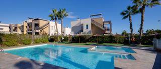 Planta baja en El Raso. Exclusivo apartamento de 3 dormitorios con jardn privado orient