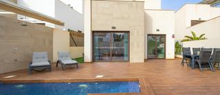 Maison à Rojales. Villa moderna en el corazón de ciudad quesada  lista para entrar