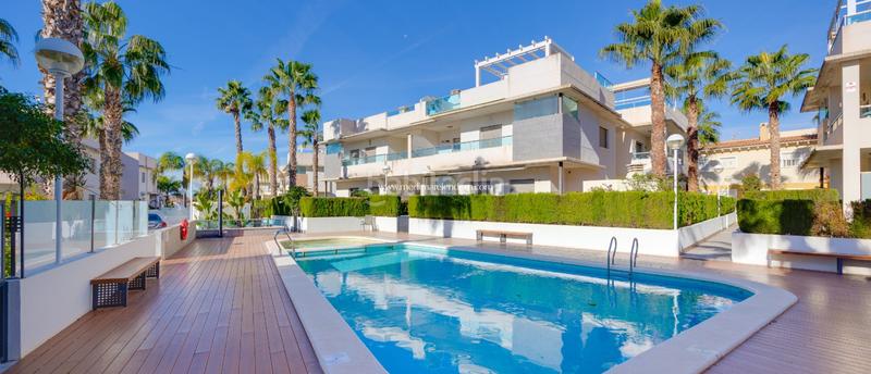 Foto c2ec5adf-2178-41f7-ace5-136f98d43ca4. Pis amb calefacció aparcament piscina a Rojales