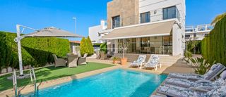 Casa en Rojales. Bienvenido a esta elegante y bellamente presentada villa en la c