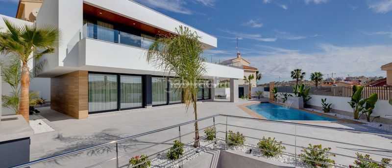 Foto 189f4f64-1429-4c86-b1e1-afd08c742fdb. Casa amb calefacció aparcament piscina a La Marquesa Rojales