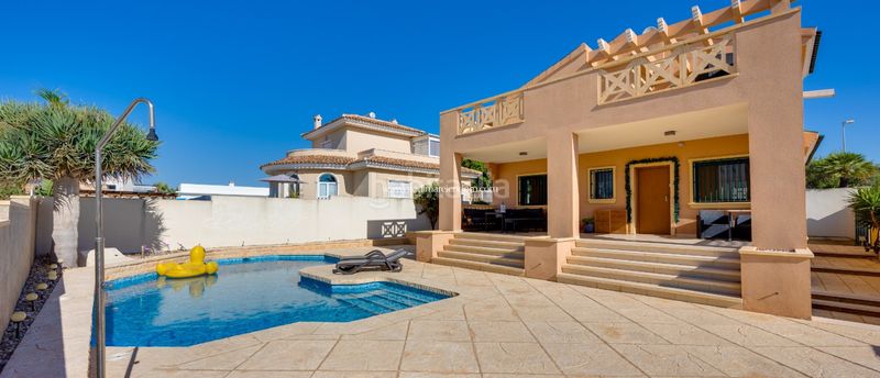 Foto 49847b3a-dd24-4514-ade3-78df713cc90e. Casa amb calefacció aparcament piscina a Centro de la Ciudad Quesada Rojales
