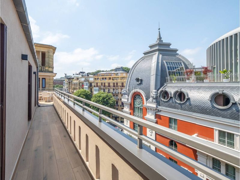 Foto 95fa58fa-87a5-43d1-8a3f-d7f9a042eccf. Appartement dans calle pedro egaña 2 dans Área Romántica Donostia - San Sebastián
