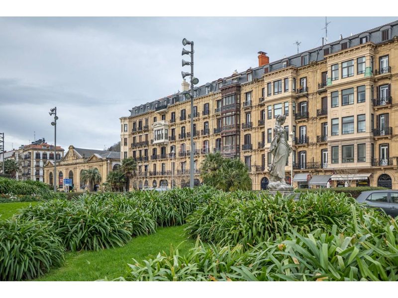 Foto 331ea1f0-9fef-4a4e-bbe1-dde14c2560d7. Appartement dans calle boulevard zumardia 1 dans Área Romántica Donostia - San Sebastián