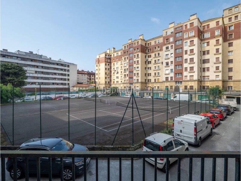 Foto c989645e-85a5-4117-ab8f-a7c89144b52f. Pis a calle axular 1 a Hondarribia
