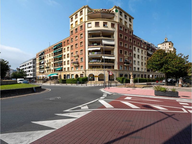 Foto f96e650a-5b2a-433e-83a9-9781d8cd7c7c. Pis a calle axular 1 a Hondarribia