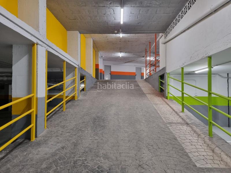 Foto bc072692-3dc9-4d90-8a31-80a95a0ac1b8. Parking voiture dans isabel manoja 28 dans Manantiales-Estación de Autobuses Torremolinos