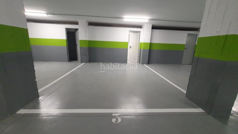 Foto ac72f765-5719-4728-8994-076d0b063b28. Parking voiture dans isabel manoja 28 dans Manantiales-Estación de Autobuses Torremolinos