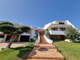 Xalet a Ricardo gross 12. Chalet en venta en el olivar, 4 dormitorios.