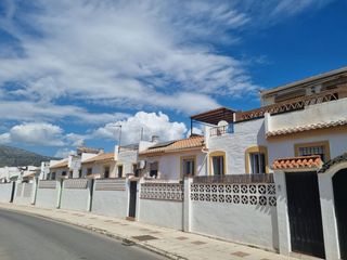 Semi detached house  Juan diaz del moral 30. Adosado en venta en la colina, 4 dormitorios.