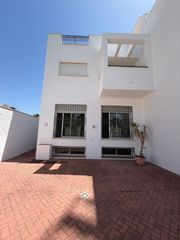 Xalet a José maría martín carpena 9. Pareado en venta en el pinar  palacio de congresos, 3 dormitorio
