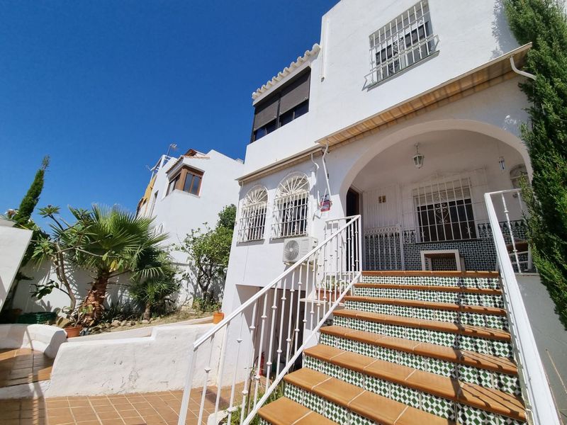 Foto 884d3c43-6177-4d0e-a655-058ac0d2a301. Chalet en victoria kent 7 pareado en venta en La Colina, 4 dormitorios. en Torremolinos