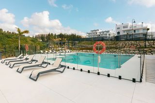 Piso en Urbanizacion playa marina 1c. Exclusivo piso de 3 dormitorios a 700 m. de la playa. con 17 m2