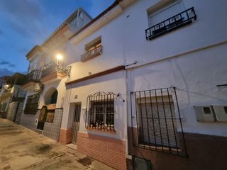 Casa a Fernando de herrera 18. Casa en venta en centro, 2 dormitorios.