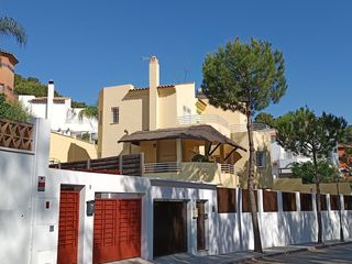 Chalet in Manuel barbadillo 3. Chalet individual en venta en el pinar  palacio de congresos, 4