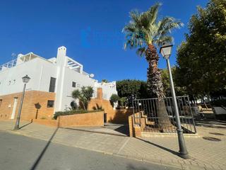 Casa adossada a Lepe. Adosado en venta en lepe, 4 dormitorios.