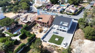 Xalet a Lepe. Chalet en venta en pinares de lepe, 4 dormitorios.