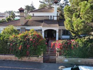 Chalet à Lepe. Chalet en venta en pinares de lepe, 5 dormitorios.