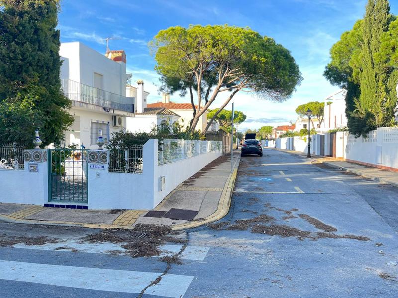 Foto c5bd4ebc-4e90-488d-8684-00481df31112. Chalet mit parking in Urbasur Islantilla