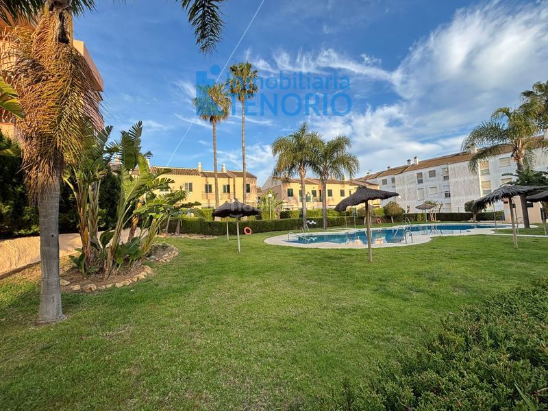 Foto 0707efef-80fe-42a3-a98d-d51629a5646a. Casa adossada amb aparcament piscina a Islantilla costa Islantilla