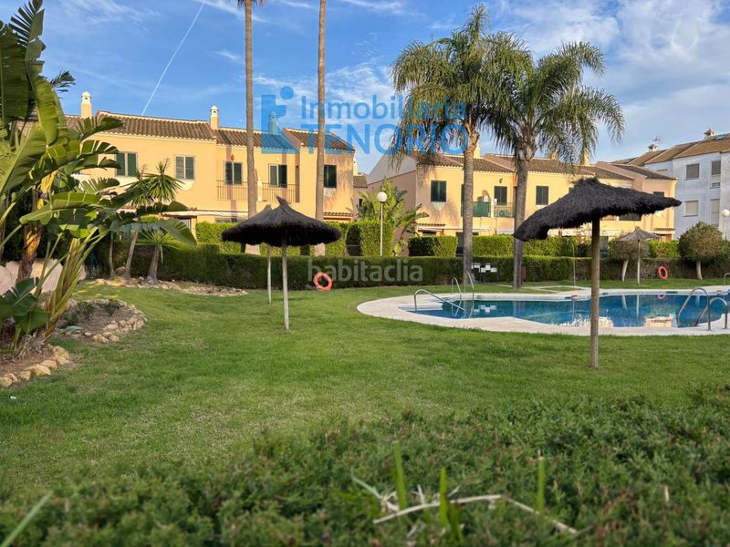 Foto 6a850284-9411-4e9f-8d7f-ee5dd20ea665. Casa adossada amb aparcament piscina a Islantilla costa Islantilla