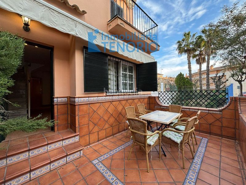 Foto b69adc34-225d-4b47-b8a1-91b000a5a237. Casa adossada amb aparcament piscina a Islantilla costa Islantilla