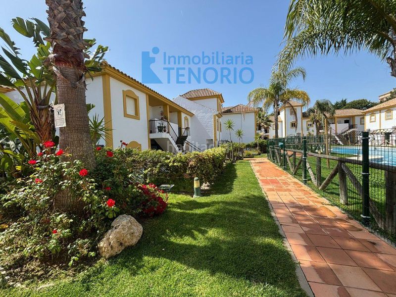 Foto 042548e6-4593-4bc6-ad07-18b634de6f4b. Casa adossada amb aparcament a Islantilla golf Islantilla