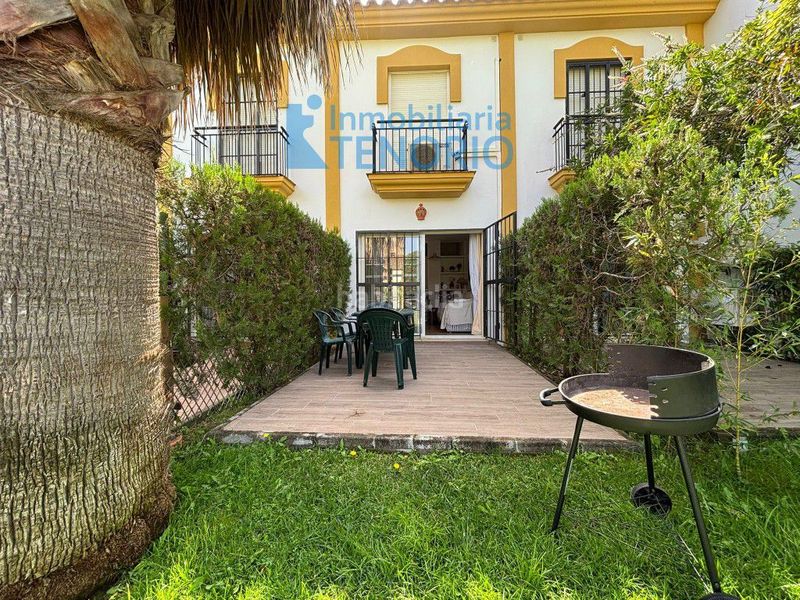 Foto 4275634a-56dd-4e8d-8ee8-b2e1b2f4556c. Casa adossada amb aparcament a Islantilla golf Islantilla