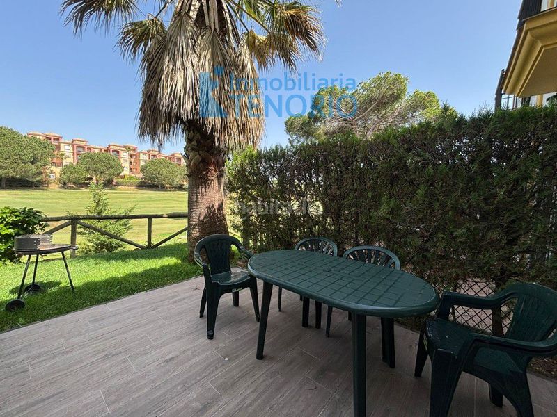 Foto a21ece2c-fe80-441c-bddc-f487f9855c96. Casa adossada amb aparcament a Islantilla golf Islantilla