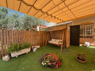 Reihenhaus  N/a. Adosado en venta en islantilla  campo de golf, 2 dormitorios.