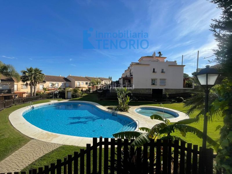 Foto bfd18f0e-046e-4286-ad11-c4415b26721d. Casa adossada a n/a a Islantilla golf Islantilla