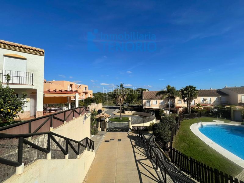 Foto c1a2279f-11cd-4c83-8922-43055bb808d4. Casa adossada a n/a a Islantilla golf Islantilla