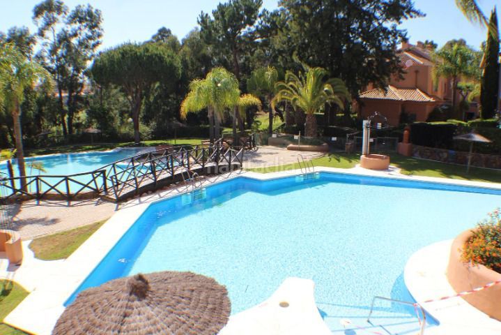 Foto b2fc8cf4-1799-40fd-975f-3666722b400f. Casa adossada a cumbres a Islantilla golf Islantilla