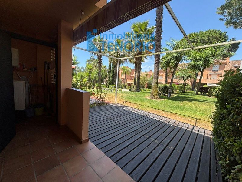 Foto dd3d3ea1-57ca-40cb-acab-fdc7e817d13c. Casa adossada a cumbres a Islantilla golf Islantilla